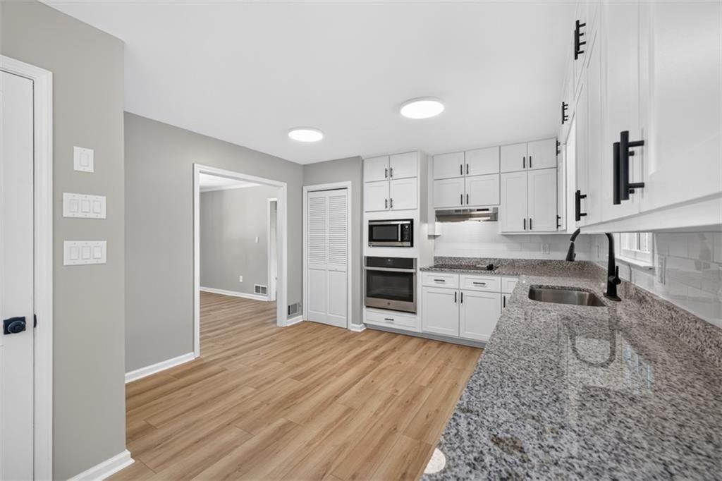 3606 Suwanee Creek Ct - Photo 3 of 6