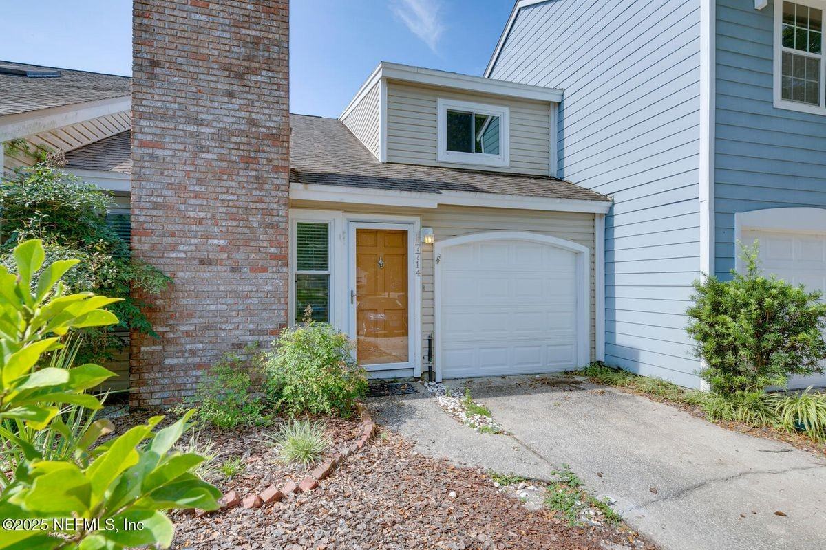 7714 Greenwich Ct W - Photo 2 of 17