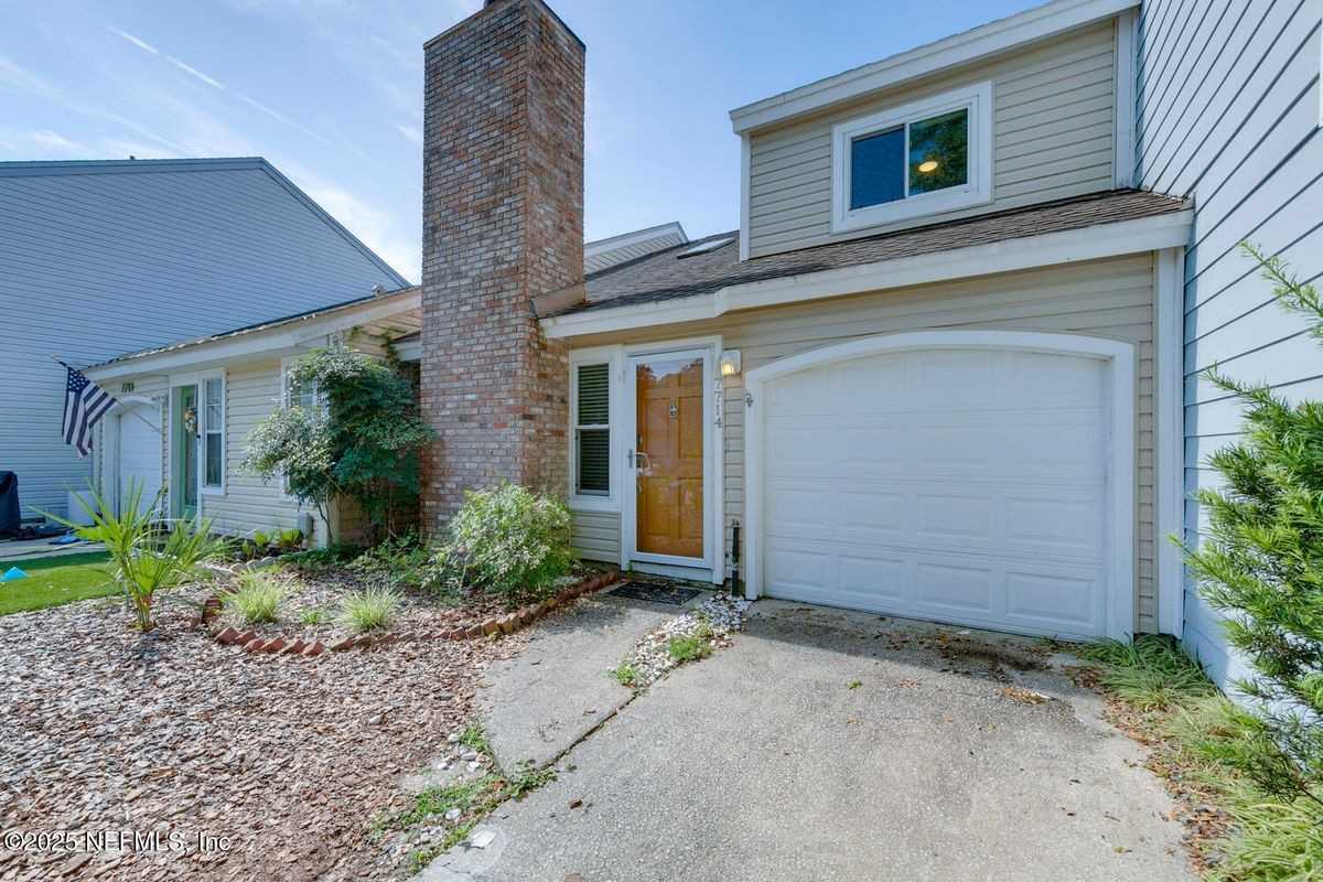 7714 Greenwich Ct W - Photo 3 of 17