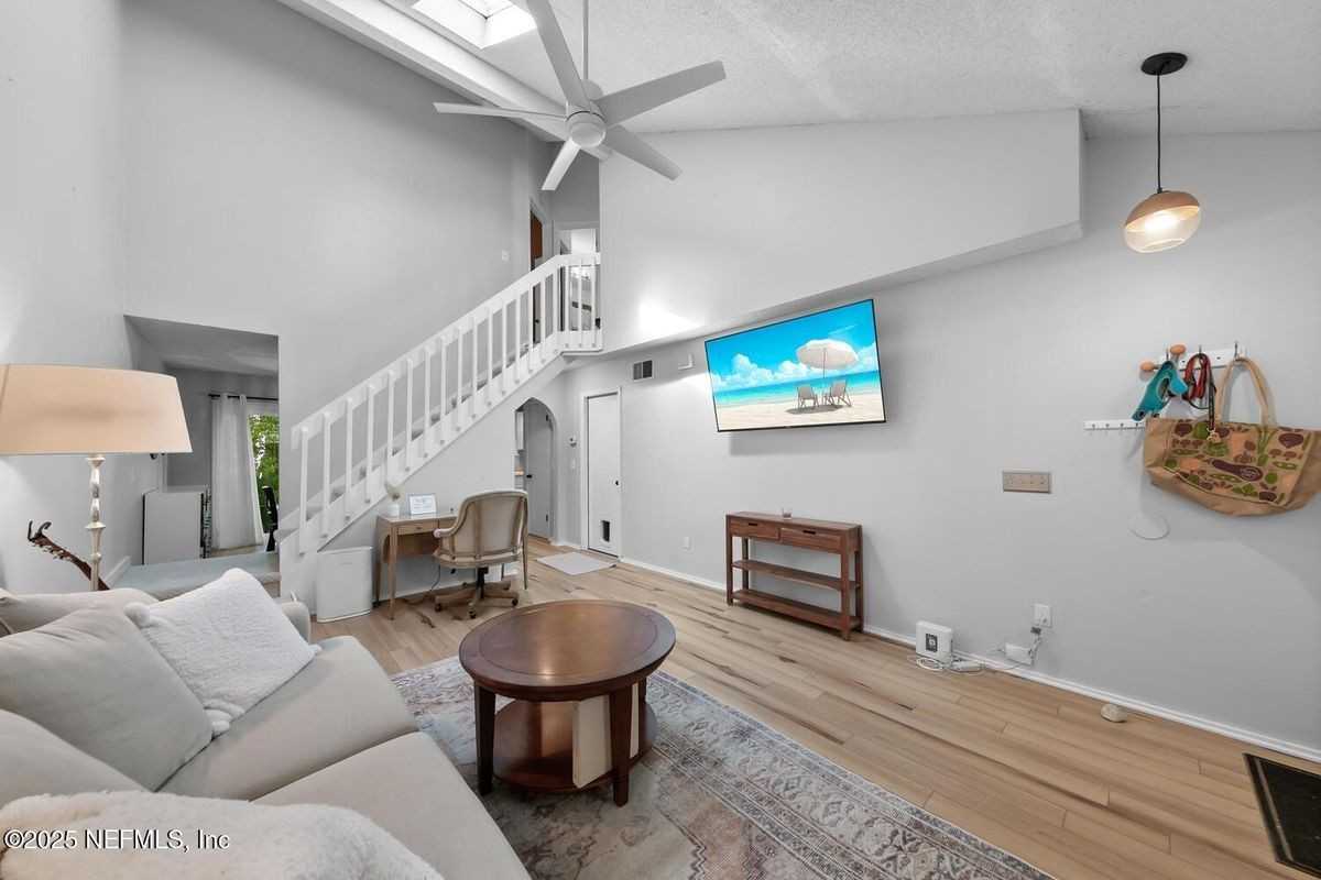 7714 Greenwich Ct W - Photo 4 of 17