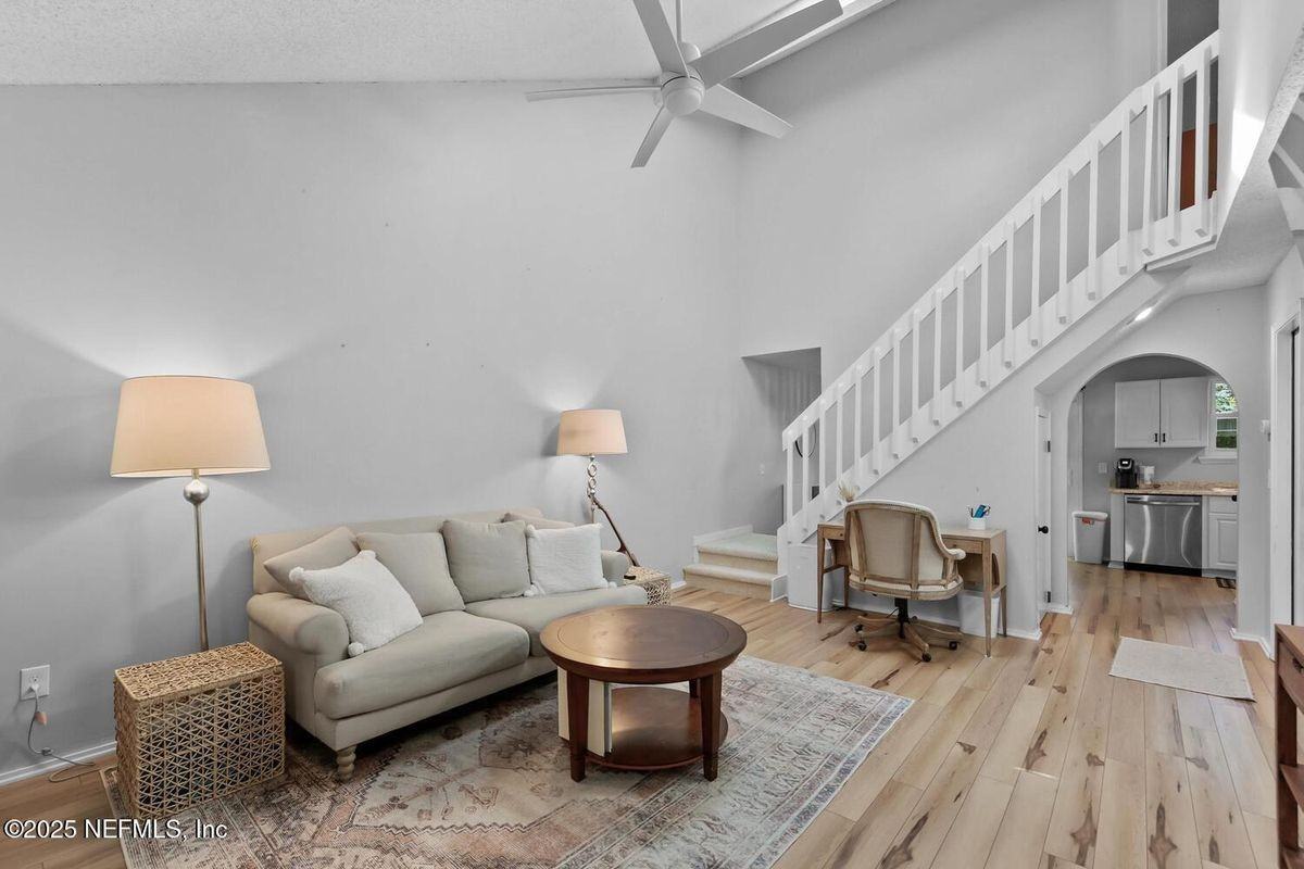 7714 Greenwich Ct W - Photo 5 of 17