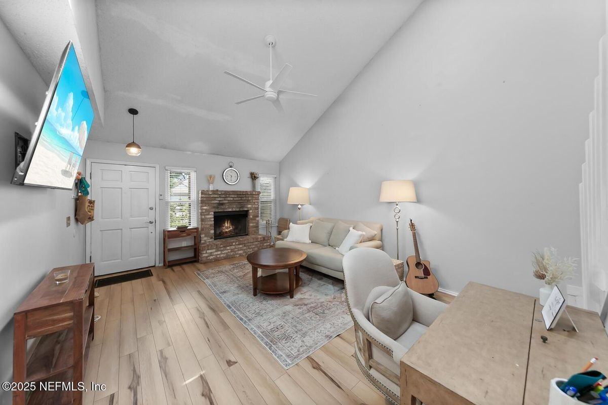7714 Greenwich Ct W - Photo 6 of 17