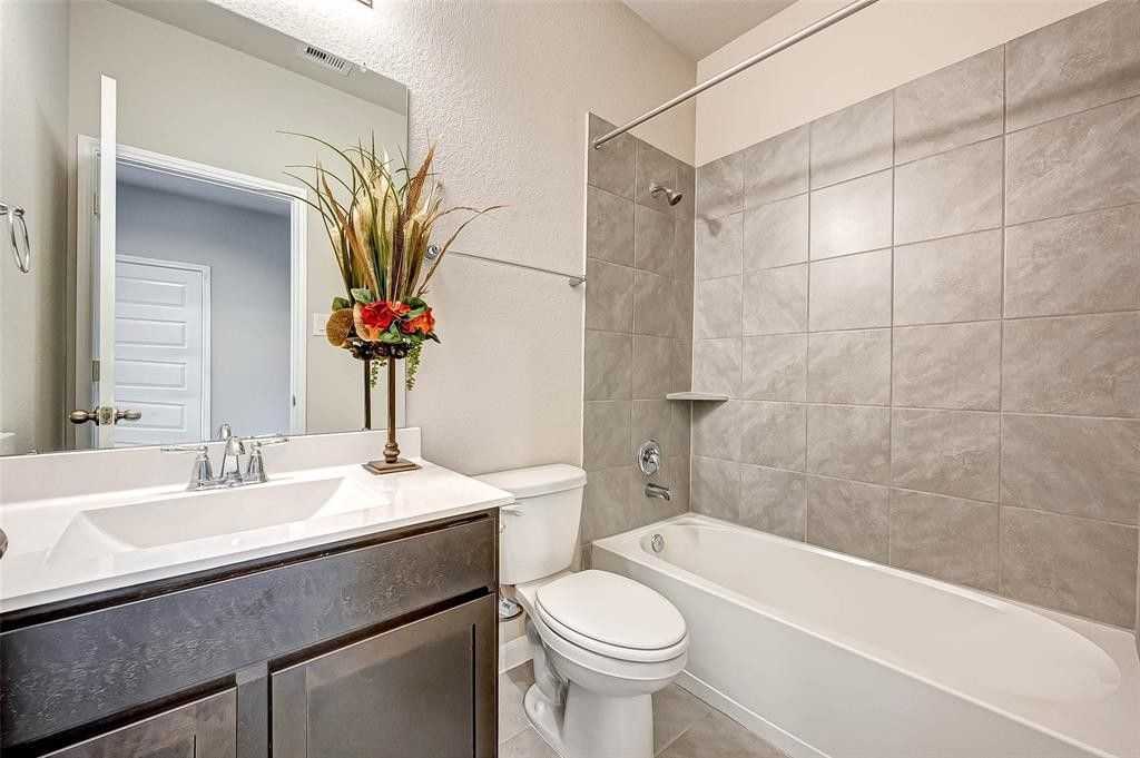 8527 Golden Field Dr - Photo 5 of 48