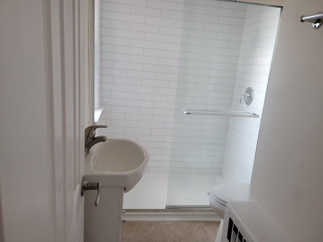 22 Pell St - Photo 7 of 13