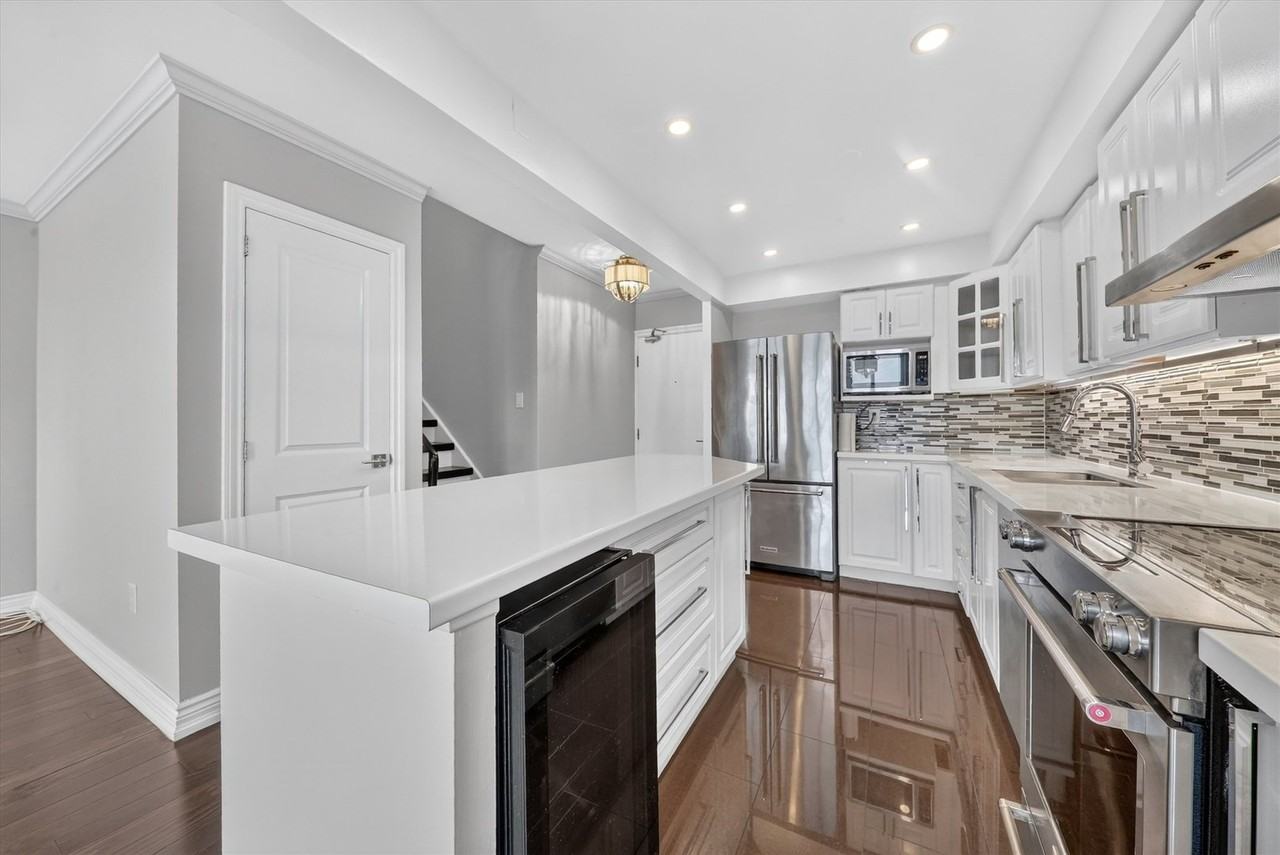 60 Southport St - Photo 4 of 11