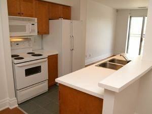 111 Merton St - Photo 3 of 12