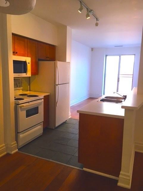 111 Merton St - Photo 4 of 12
