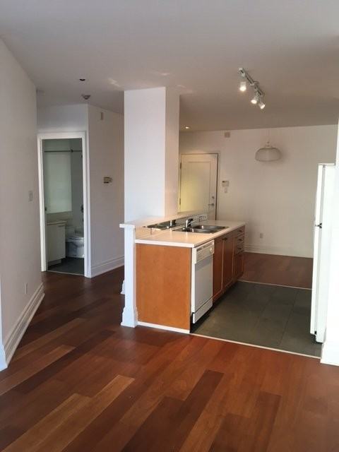 111 Merton St - Photo 6 of 12