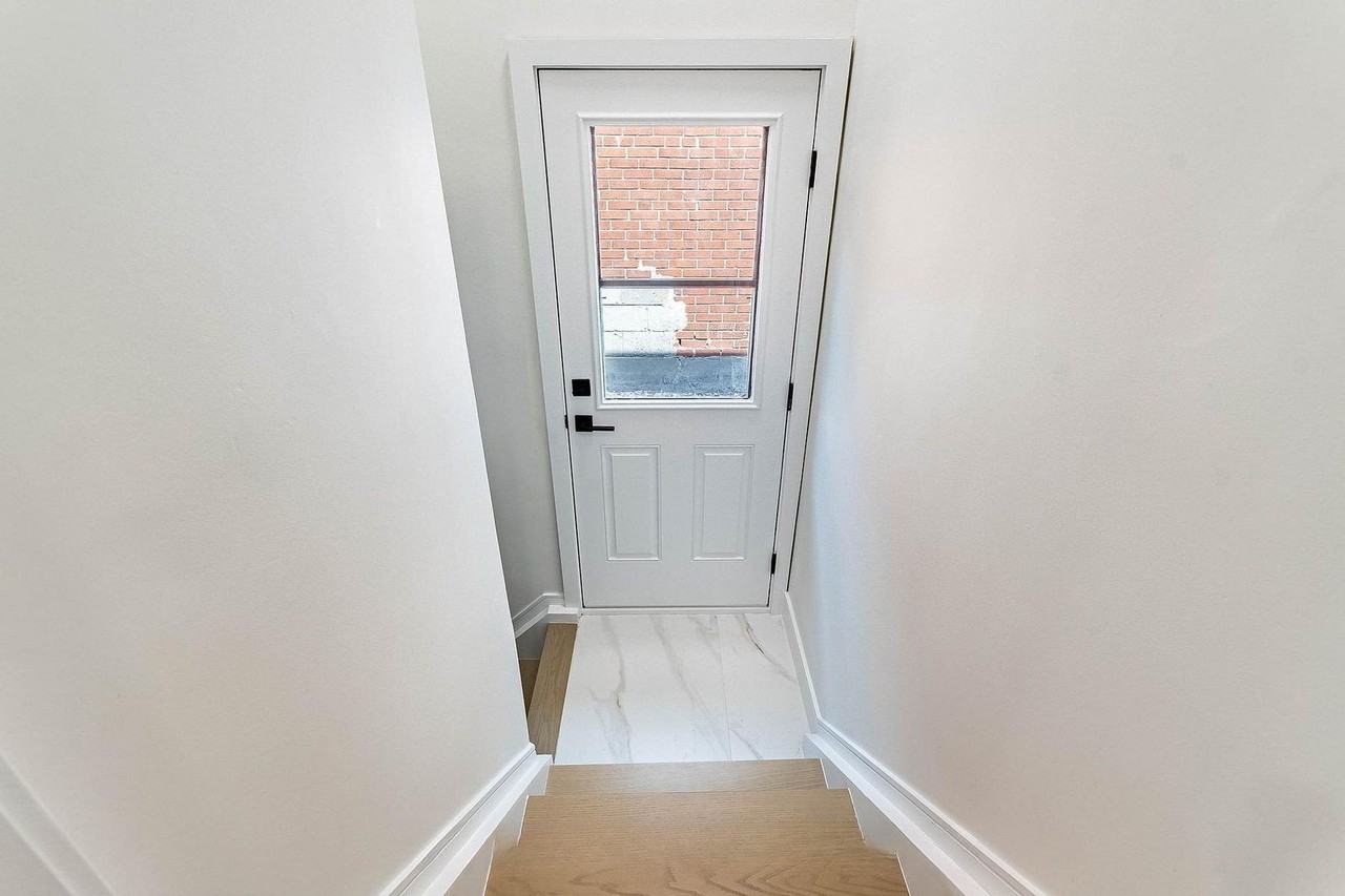 48 Lloyd Manor Rd - Photo 3 of 13