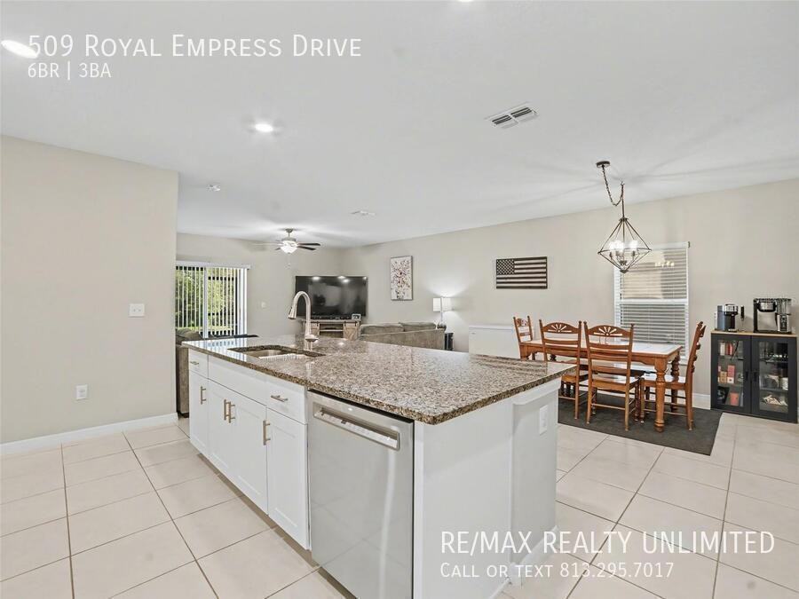 509 Royal Empress Dr - Photo 4 of 33