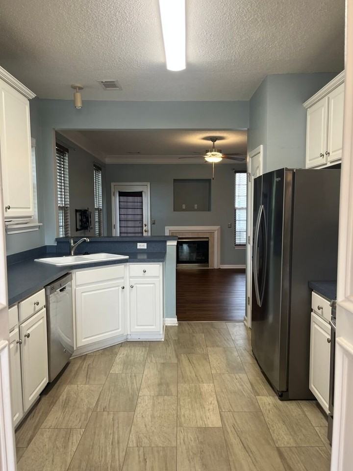 127 Cirrus Ct - Photo 3 of 7