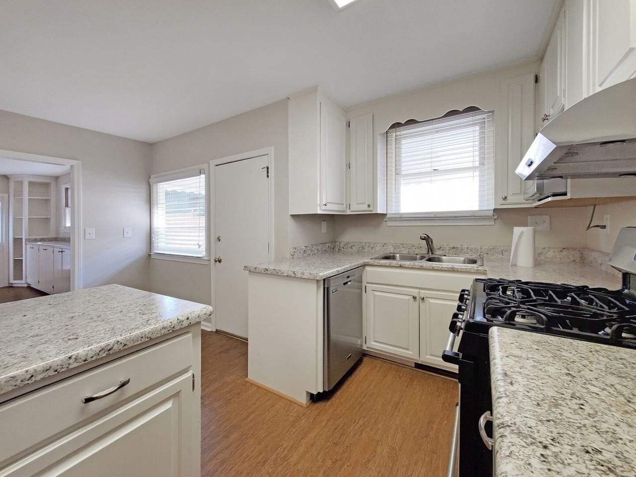 504 University Rdg - Photo 2 of 22