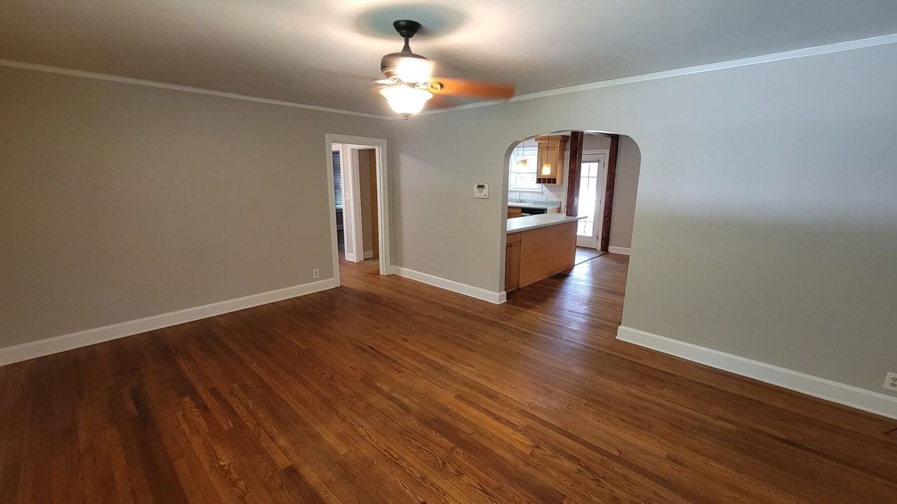 522 Grove Rd - Photo 3 of 9