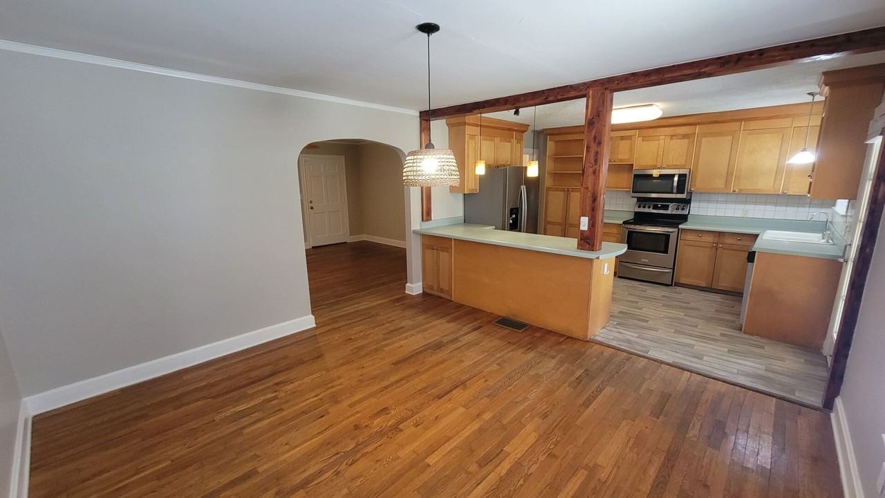 522 Grove Rd - Photo 4 of 9