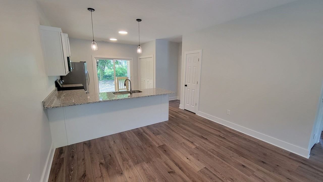 125 Ledbetter St #B - Photo 3 of 13