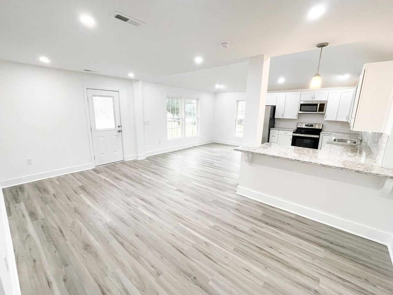 101 Elmer St - Photo 4 of 17