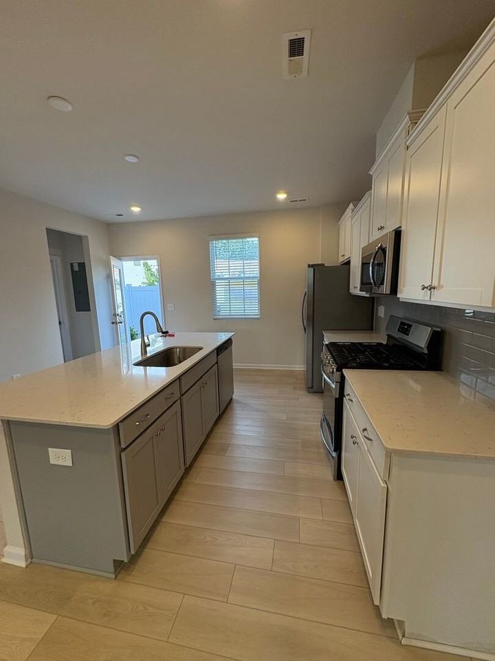 408 Couchell Pl - Photo 4 of 23