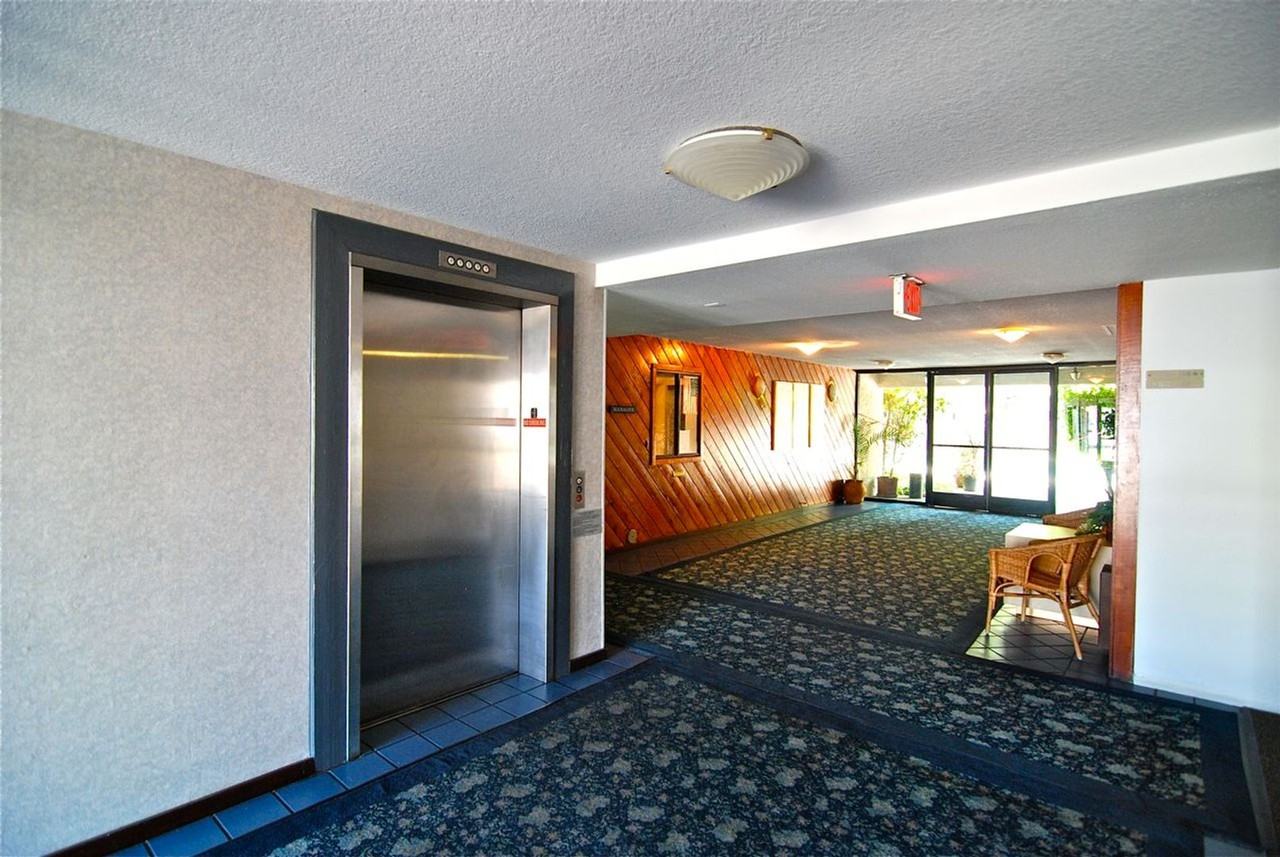 16000 SHERMAN WAY - Photo 4 of 48