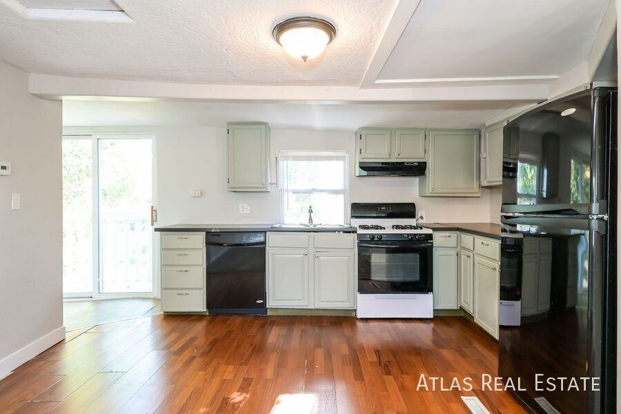 6090 Pierce St #B - Photo 4 of 20