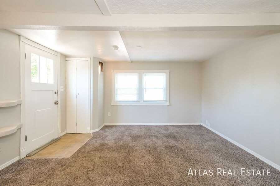 6090 Pierce St #B - Photo 5 of 20
