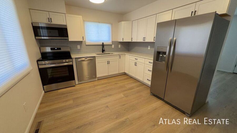 326 Baker St #9 - Photo 5 of 15