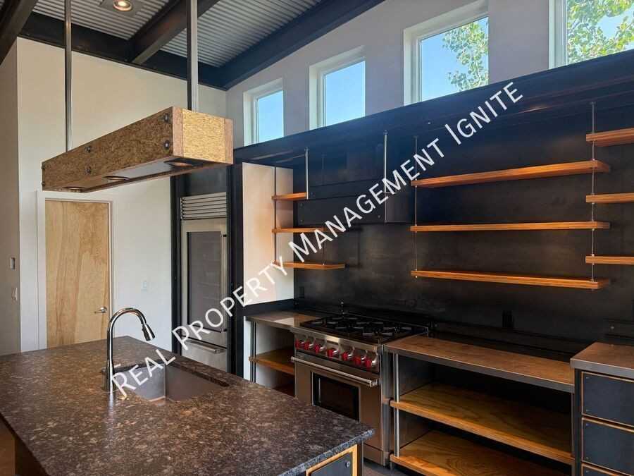 636 Nw Portland Ave - Photo 2 of 21