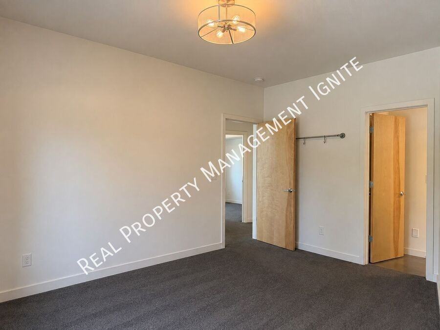 636 Nw Portland Ave - Photo 7 of 21