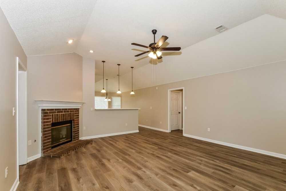 7100 Hunters Horn Dr - Photo 4 of 16