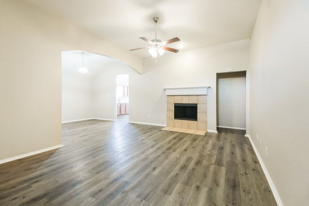 1328 Riviera Dr - Photo 4 of 16