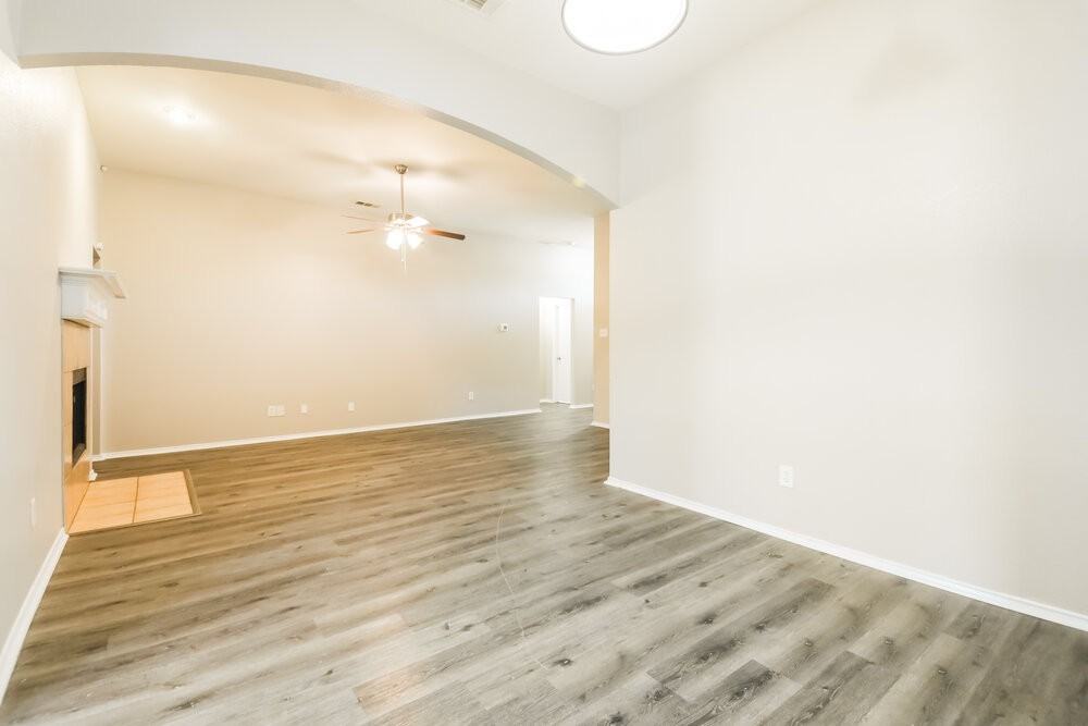 1328 Riviera Dr - Photo 6 of 16