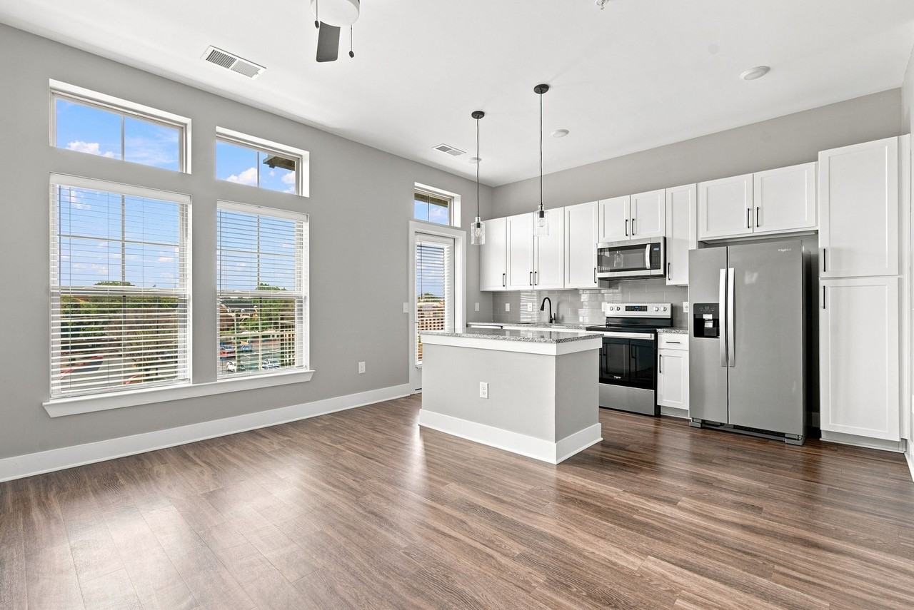 201 N Church Street - Photo 6 of 18
