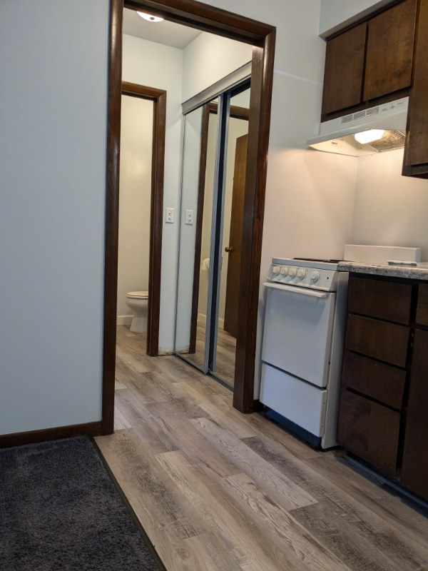 605 Lincoln St #D - Photo 3 of 11