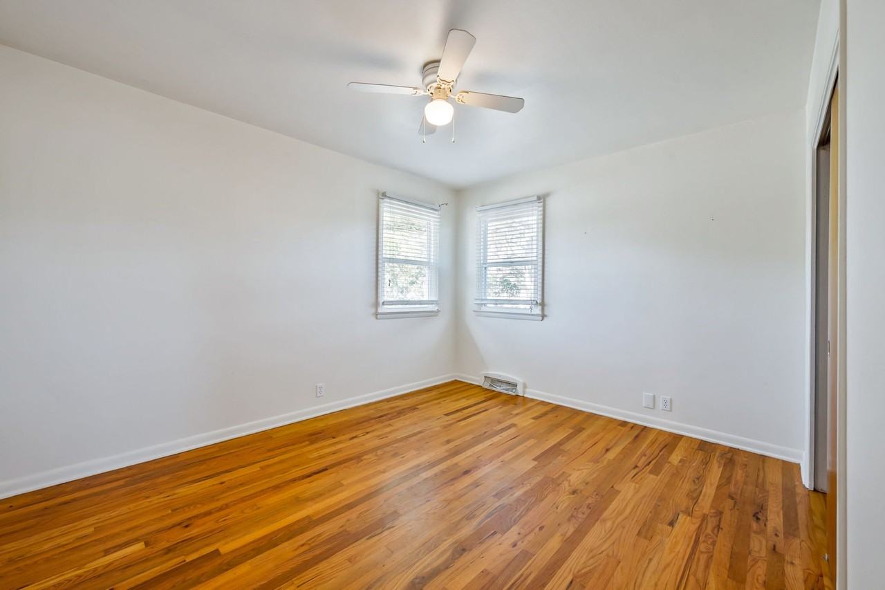 3036 W Prospect Rd - Photo 6 of 10