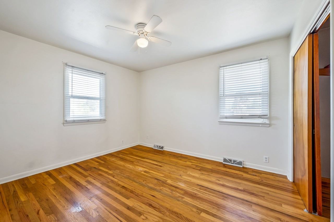 3036 W Prospect Rd - Photo 7 of 10