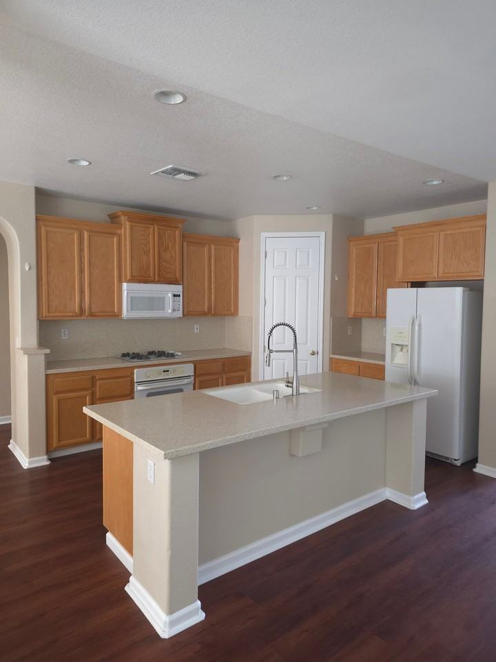 5614 Newsome Ct - Photo 4 of 20