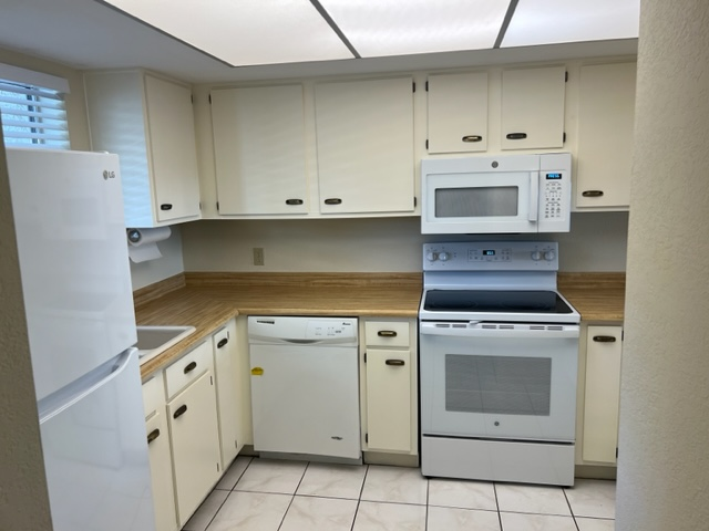 4150 E Cactus Rd #213 - Photo 2 of 22