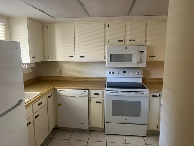 4150 E Cactus Rd #213 - Photo 4 of 22