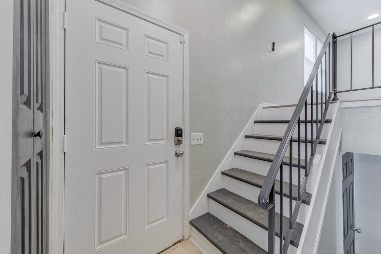 2526 Clovermere Ct - Photo 5 of 19