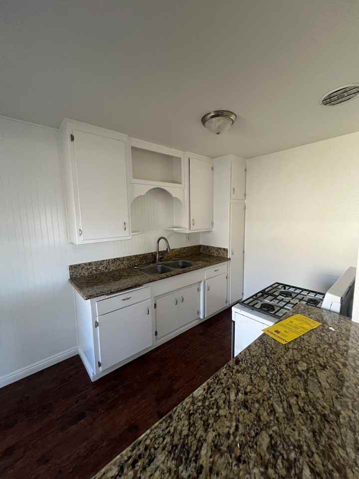 370 358, 362, 366,W. Truslow Ave #358-4 - Photo 6 of 10