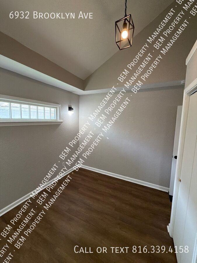 6932 Brooklyn Ave - Photo 3 of 31
