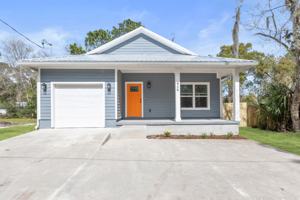 featured image of 858 W 12th St