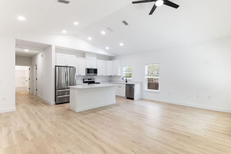 858 W 12th St - Photo 5 of 42