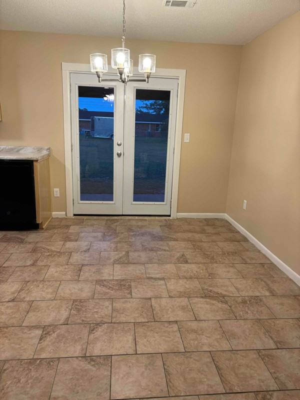 633 Melanie St - Photo 3 of 16