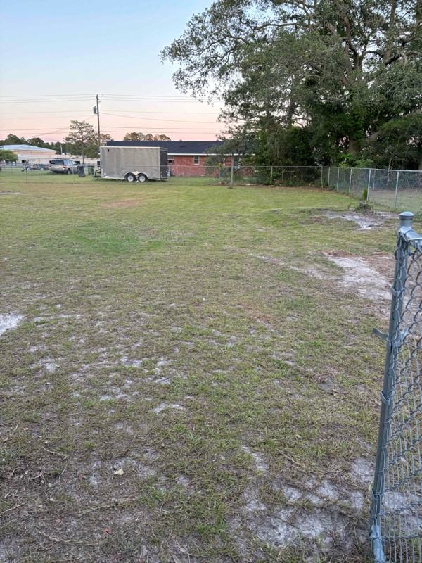 633 Melanie St - Photo 4 of 16