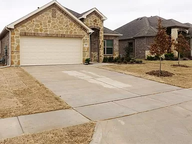 624 Redwood Dr - Photo 2 of 11