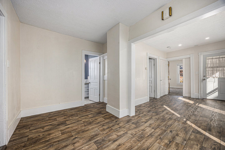 36 Grove St Ne - Photo 7 of 20