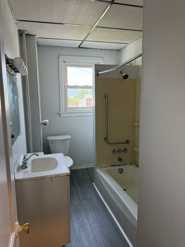 1363 Capouse Ave #1365 - Photo 6 of 12