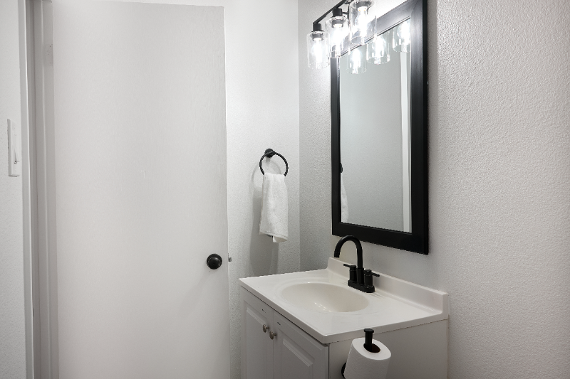 1630 E 12th St - Photo 4 of 15