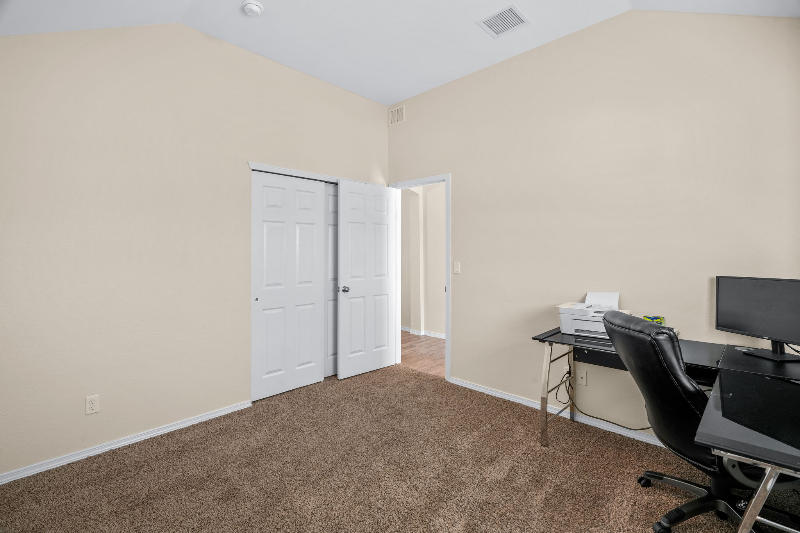 13833 Sky Harbor Ave - Photo 4 of 20