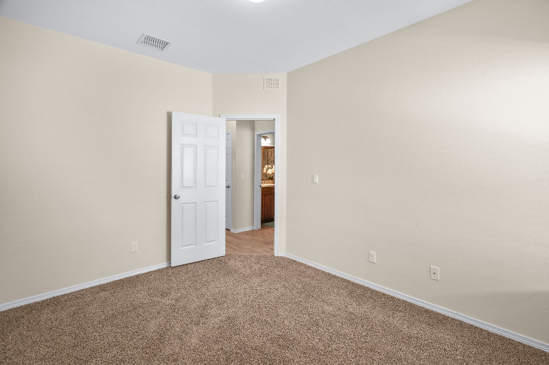 13833 Sky Harbor Ave - Photo 6 of 20